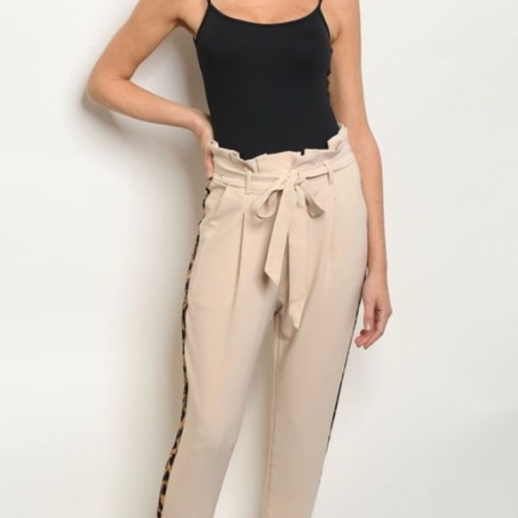 🆕High waisted beige pants w/ leopard print - Picture 5 of 5